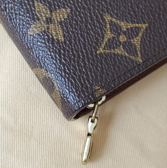 Louis Vuitton Monogram Zippy Wallet - Picture 8 of 16